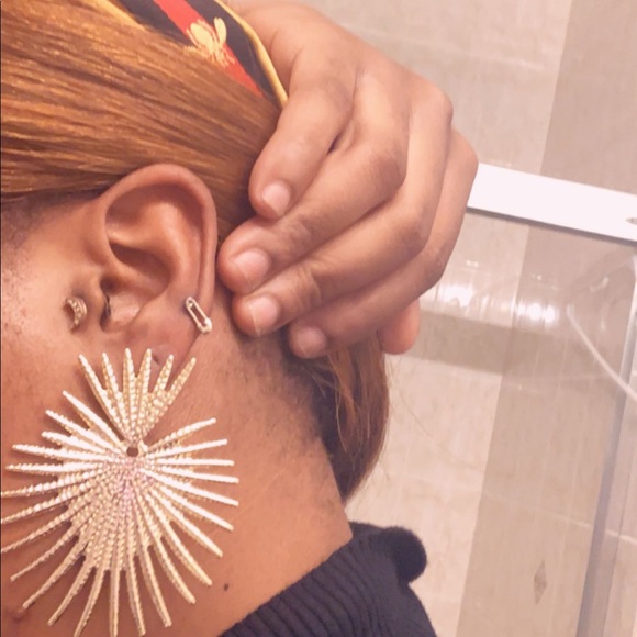 Lovely statement earrings - Picture 6 of 6